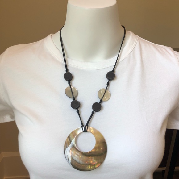 Abalone Mother of Pearl Necklace - Picture 1 of 8